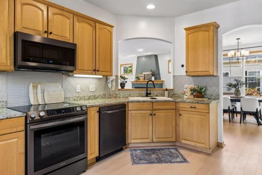 10571 Mississippi Circle N, Brooklyn Park, MN 55443