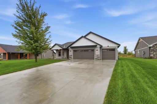 3267 Old Stone Way NE, Sauk Rapids, MN 56379