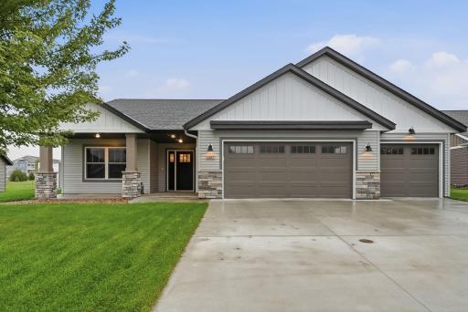 3267 Old Stone Way NE, Sauk Rapids, MN 56379