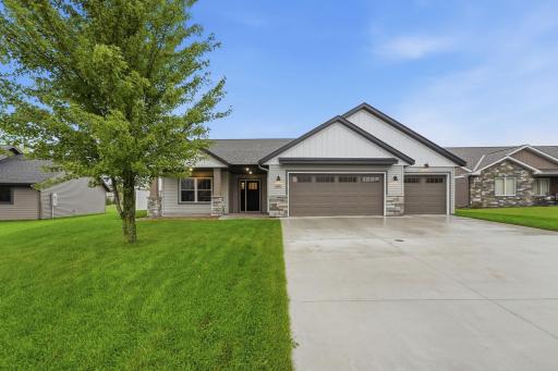 3267 Old Stone Way NE, Sauk Rapids, MN 56379