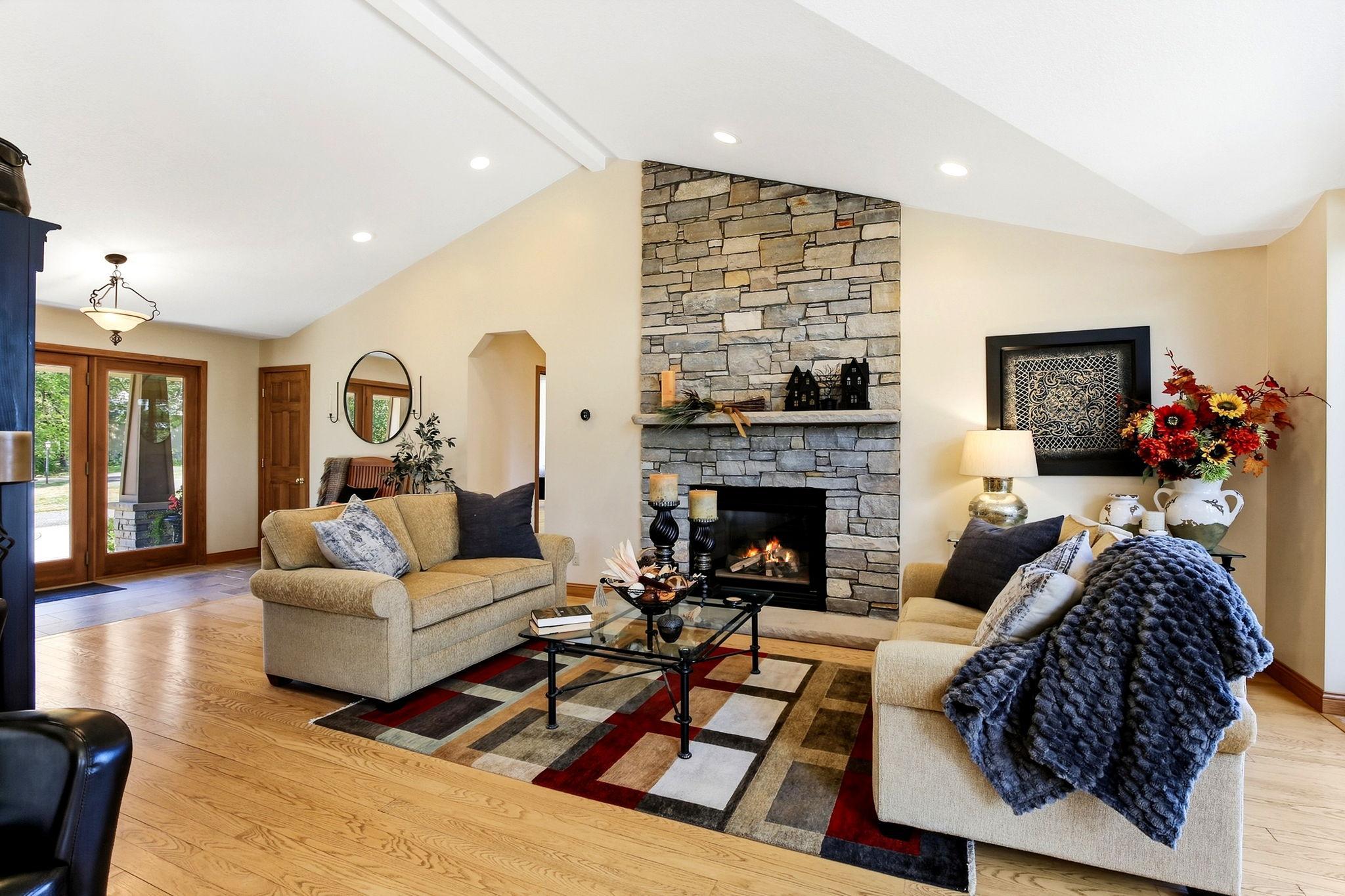10-web-or-mls-1963-Quant-Ave-N-10.jpg