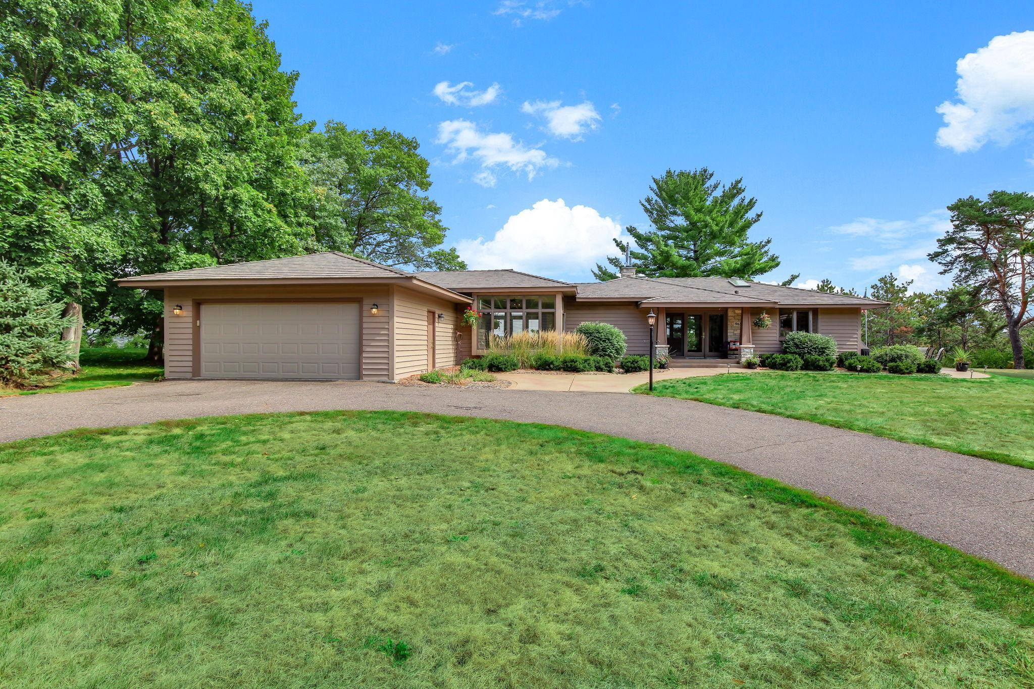 1-web-or-mls-1963-Quant-Ave-N-01.jpg