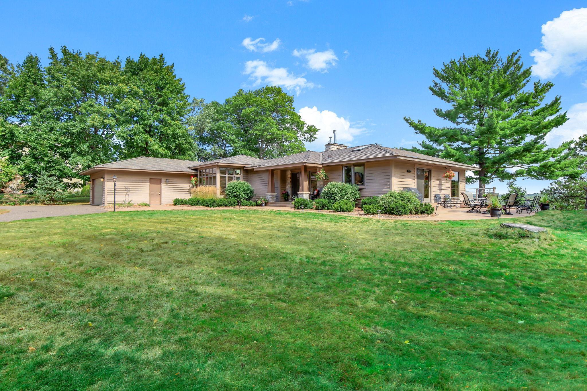 4-web-or-mls-1963-Quant-Ave-N-04.jpg
