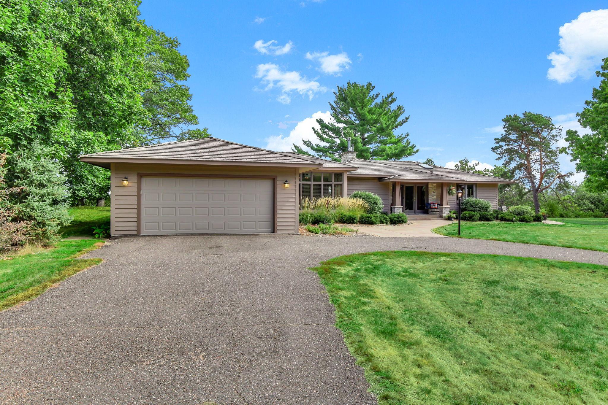 2-web-or-mls-1963-Quant-Ave-N-02.jpg