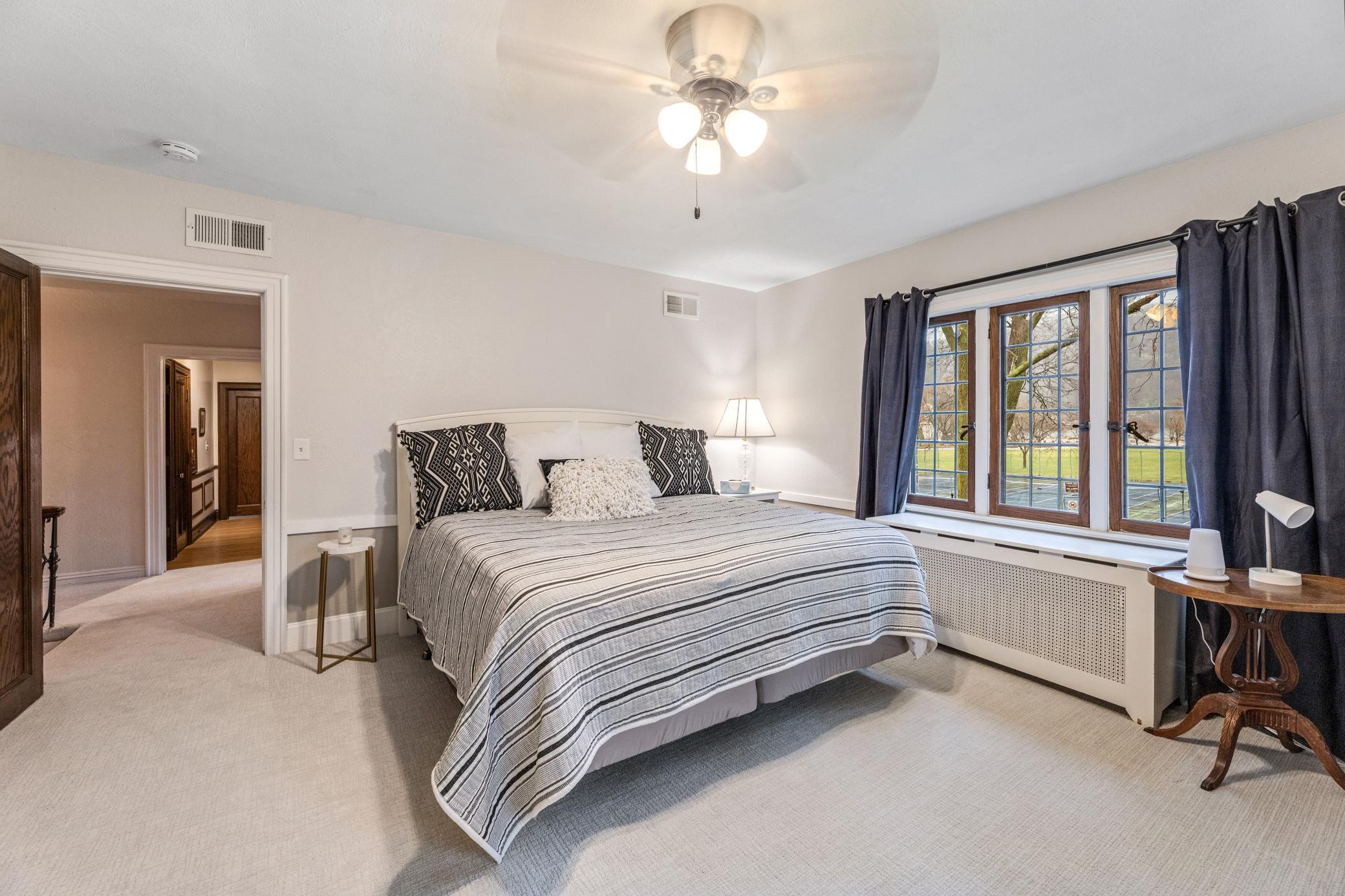 24 bedroom.jpg