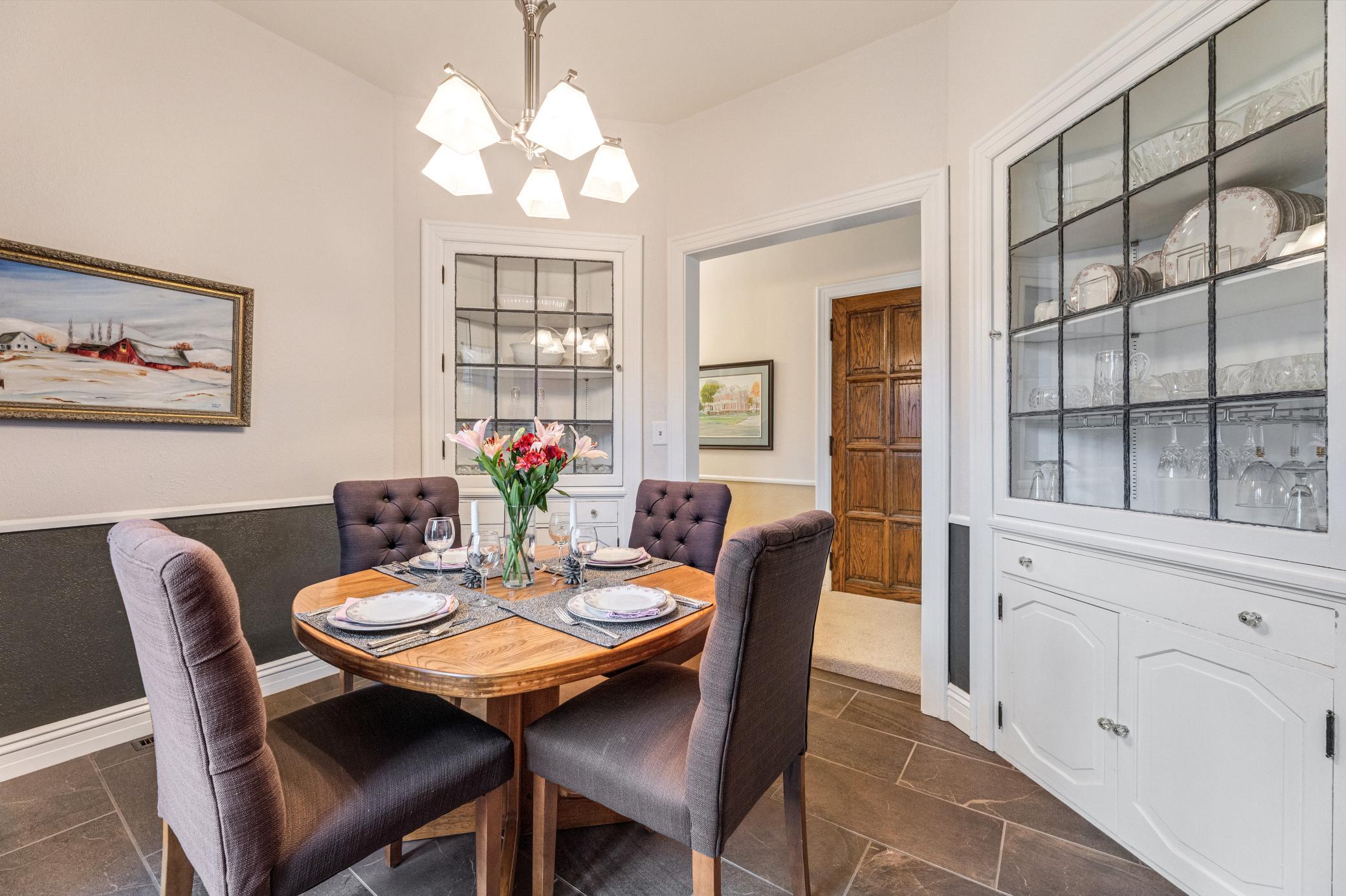 19 dining room.jpg