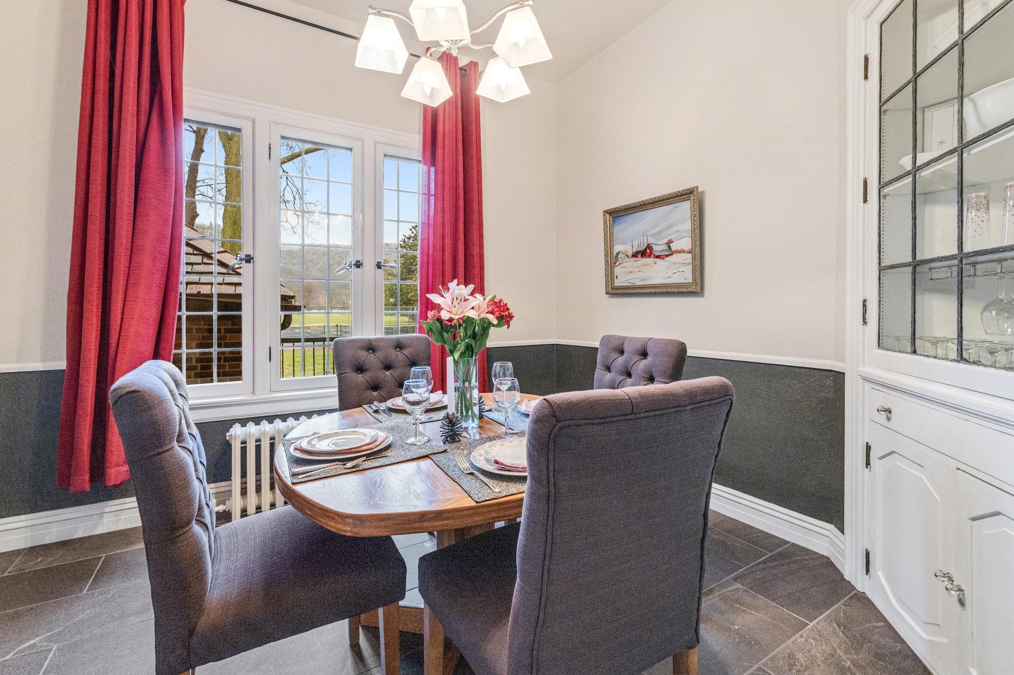 18 dining room.jpg