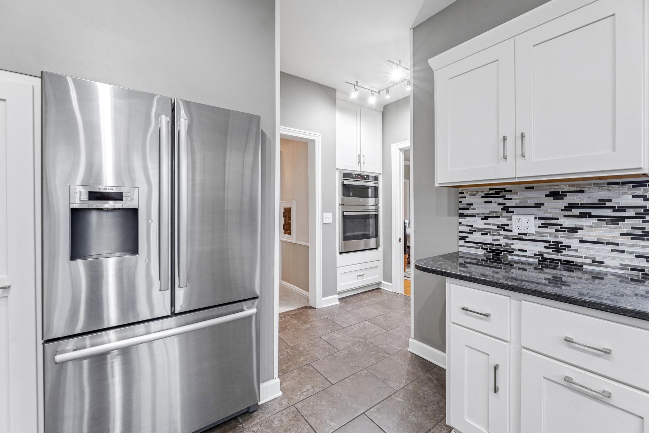 17 kitchen.jpg
