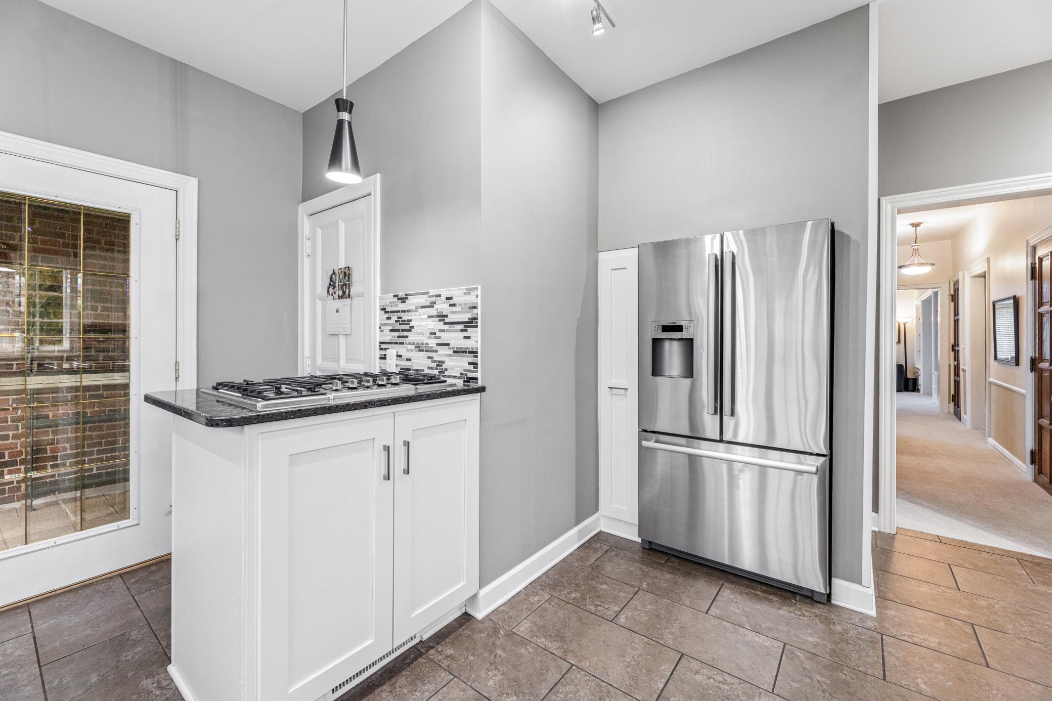 15 kitchen.jpg