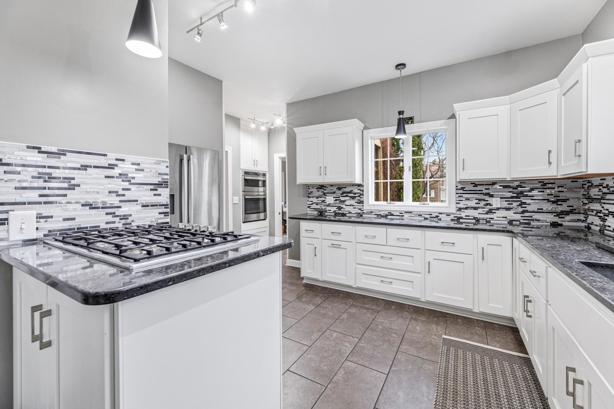 14 kitchen.jpg