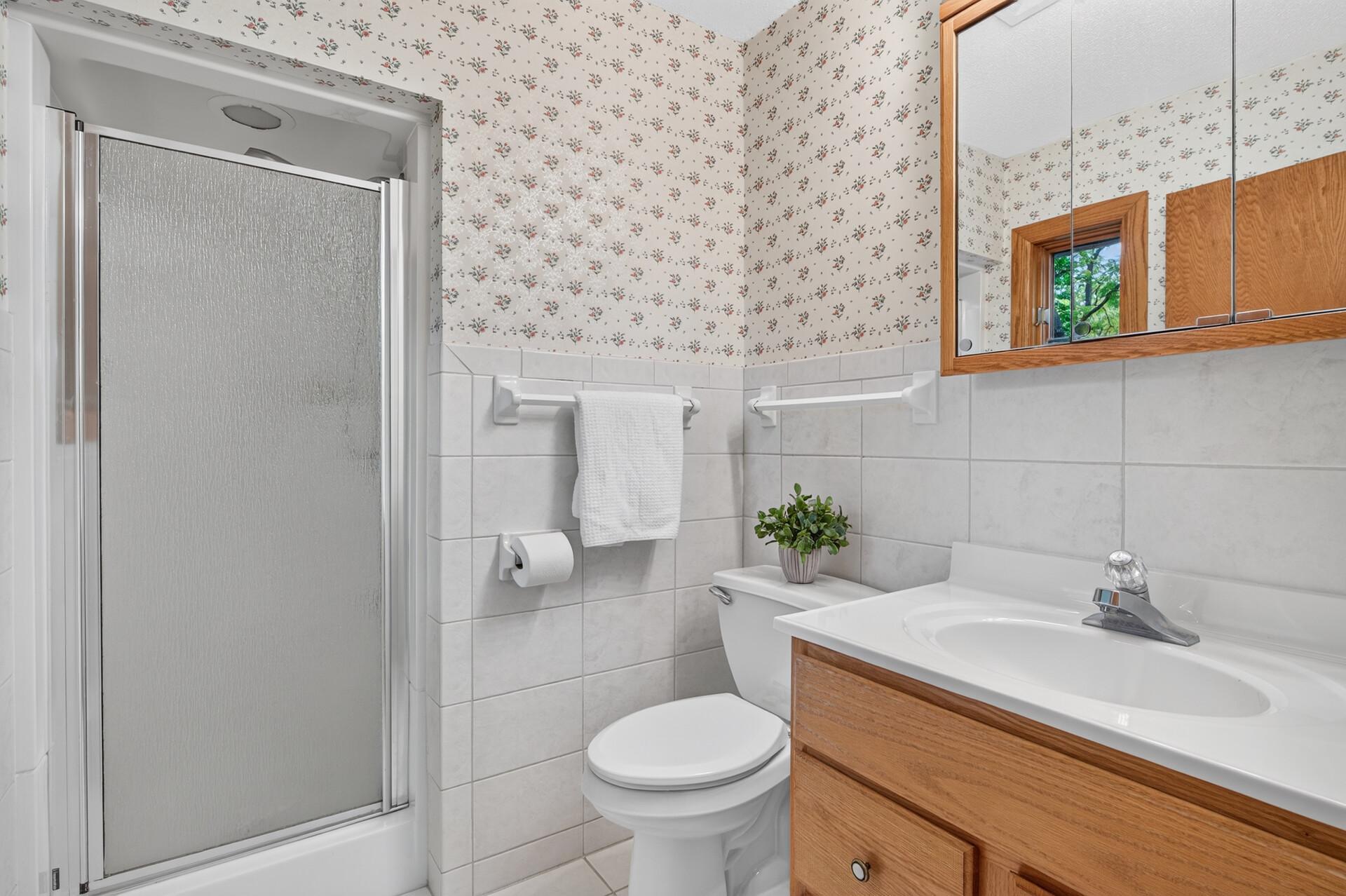 3/4 en suite bathroom.