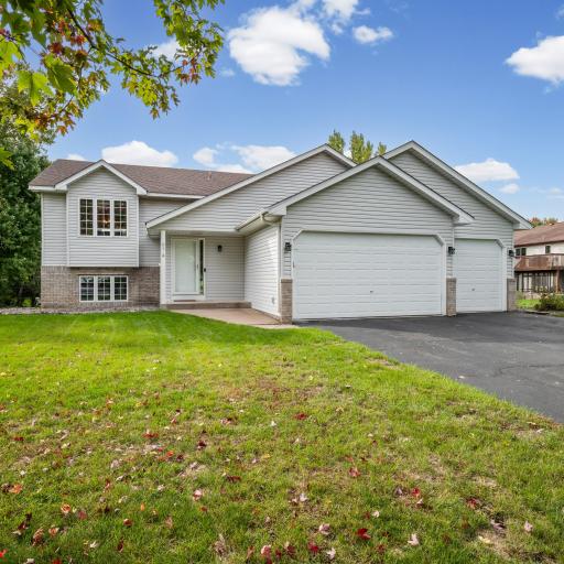 674 Lois Lane, Lino Lakes, MN 55014