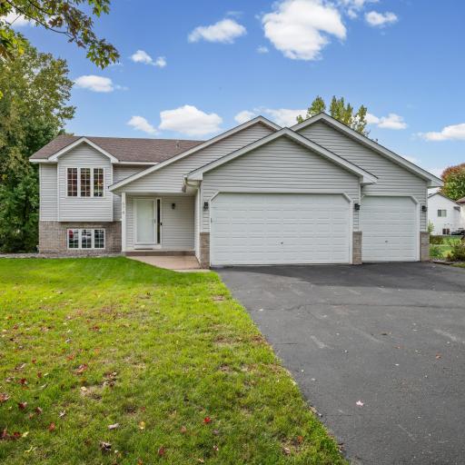 674 Lois Lane, Lino Lakes, MN 55014