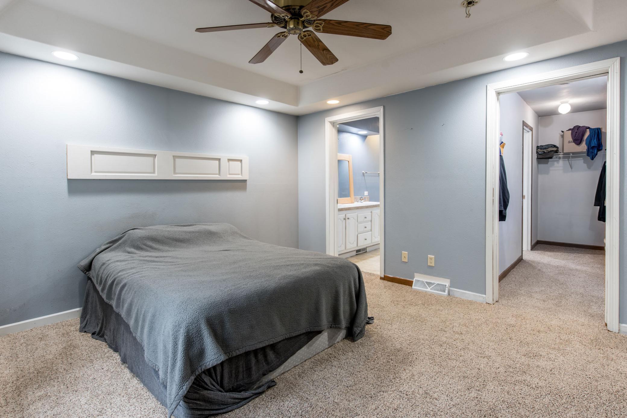 Private bath & large walkin closet