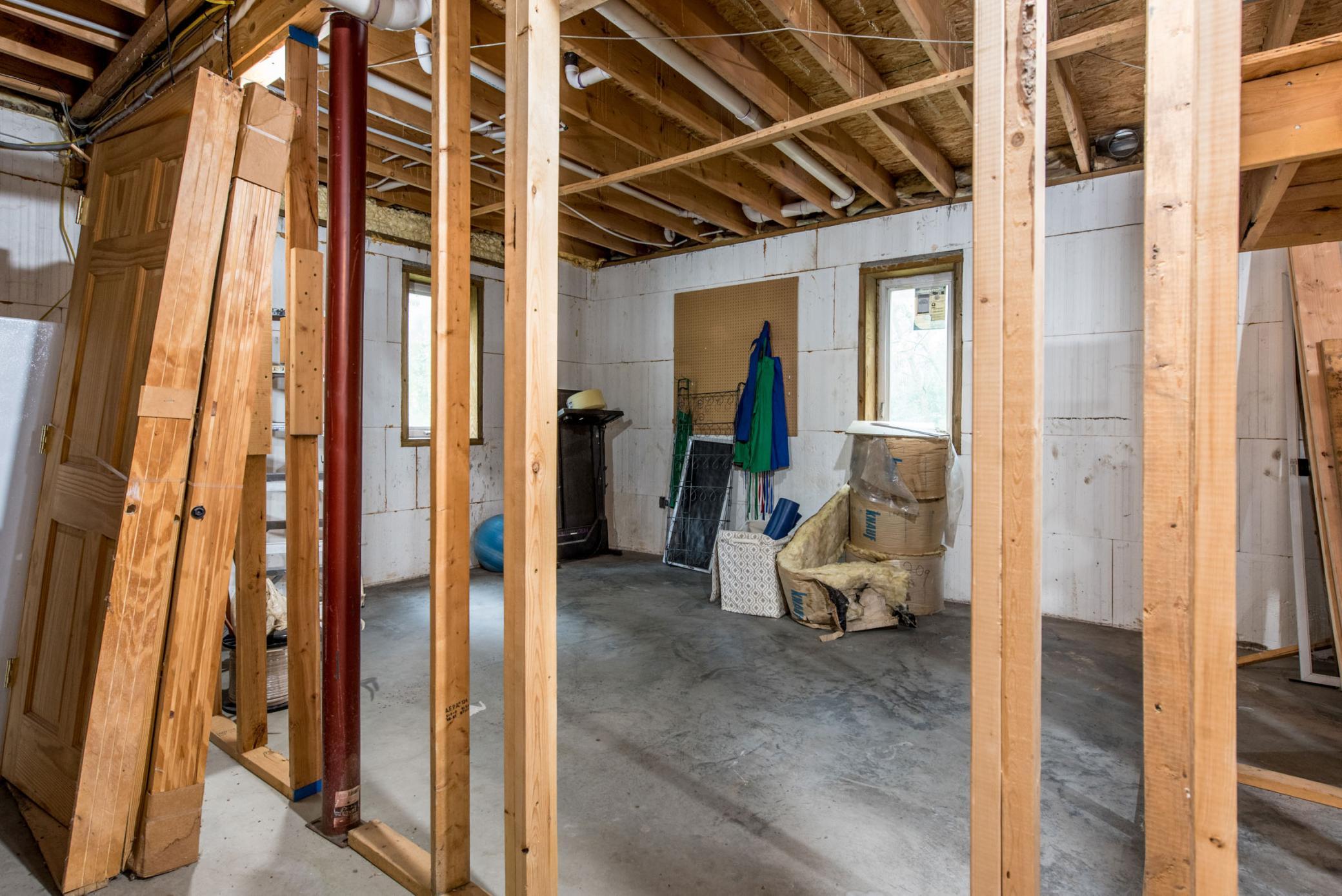 Future BR has egress windows & walkin closet