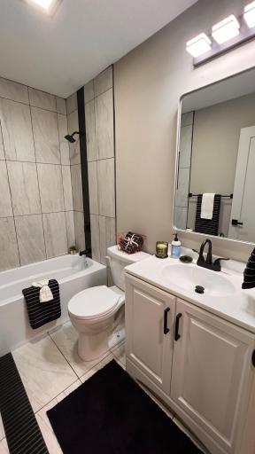 Main level full bath