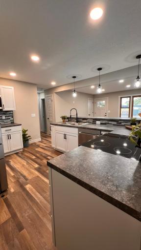 Gorgeous kitchen with brand new everything!