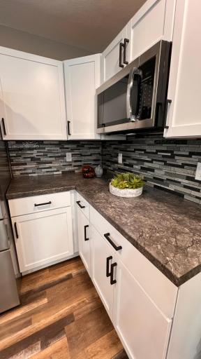 So much counterspace and cabinetry