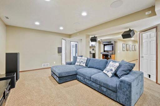 2321 Woodcrest Drive, Woodbury, MN 55129