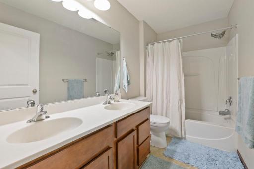 2321 Woodcrest Drive, Woodbury, MN 55129