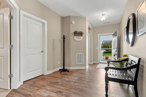 8275 Oakview Court N, Maple Grove, MN 55369