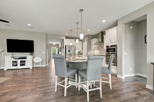 8275 Oakview Court N, Maple Grove, MN 55369