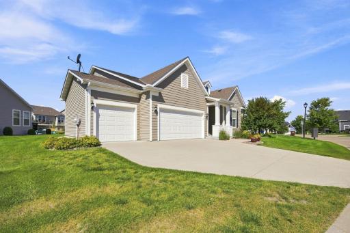 8275 Oakview Court N, Maple Grove, MN 55369