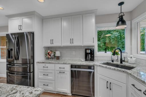 You'll love to prepare meals in this beautiful space