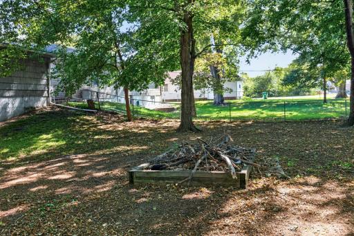 6913 Toledo Avenue N, Brooklyn Center, MN 55429