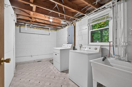 6913 Toledo Avenue N, Brooklyn Center, MN 55429