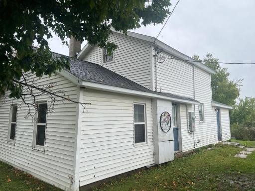 325 N 1st Street, Kellogg, MN 55945