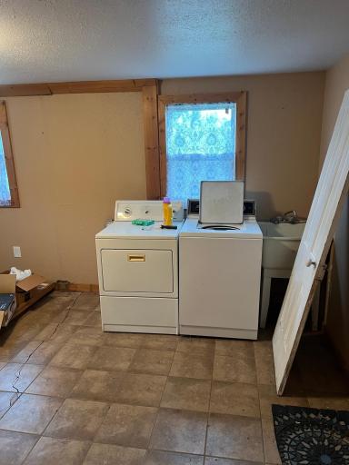 325 N 1st Street, Kellogg, MN 55945