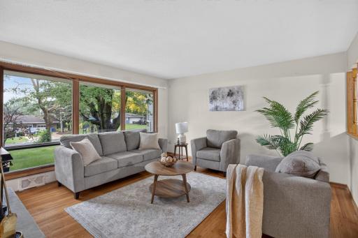 724 E 152nd Street, Burnsville, MN 55306