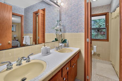 724 E 152nd Street, Burnsville, MN 55306