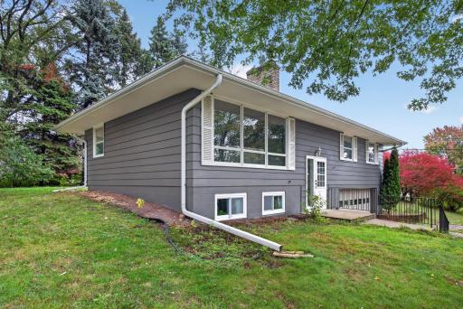724 E 152nd Street, Burnsville, MN 55306