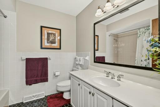 2228 Viking Drive NW, Rochester, MN 55901