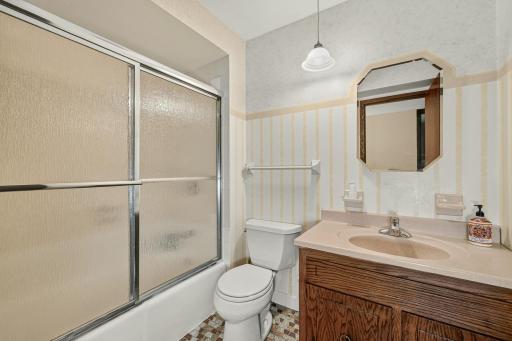 2228 Viking Drive NW, Rochester, MN 55901