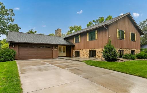2228 Viking Drive NW, Rochester, MN 55901