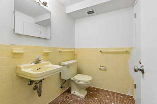 1525 Saint Croix Circle, Golden Valley, MN 55422