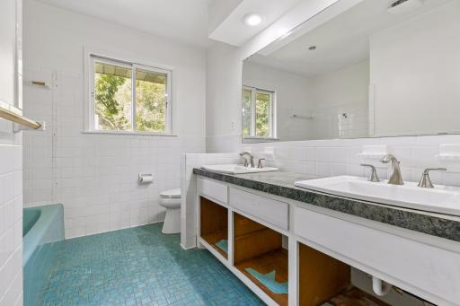 1525 Saint Croix Circle, Golden Valley, MN 55422