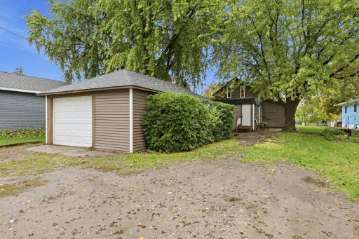 29x15 Deep Single Stall Garage and Extra Parking in the Alley