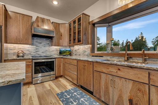Bosch dishwasher has matching cabinet panel, Large bay window, large sink with touch control faucet plus RO faucet.