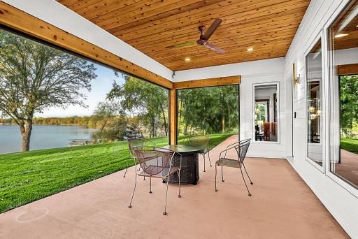 Lakeview and a Screened porch! Screens have a remote to raise and lower the screens-you choose!