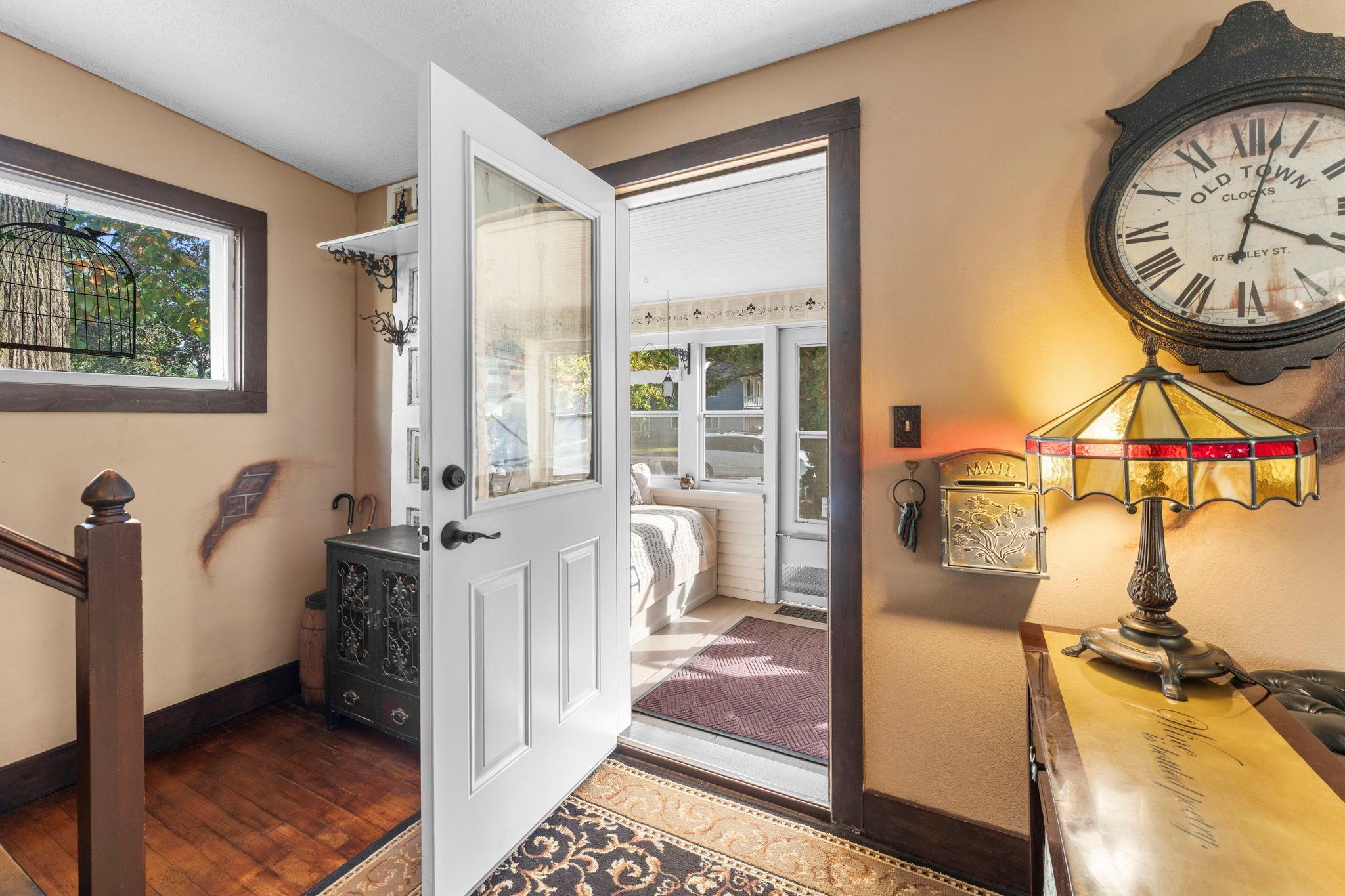 3 Season- Entrance to Living Area