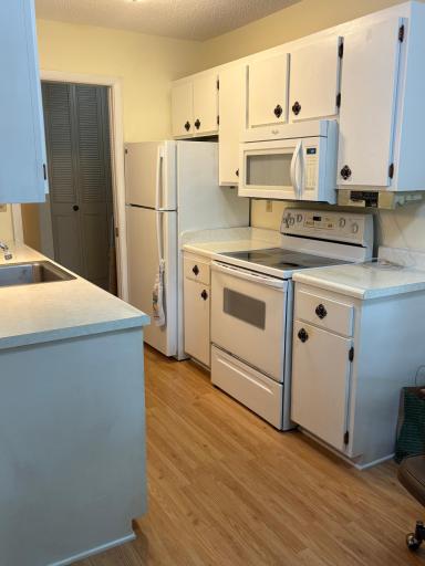 111 Kitchen 3.jpeg