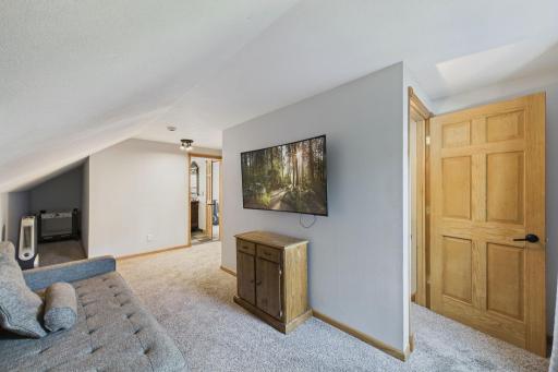 Upper level ensuite sitting space with TV