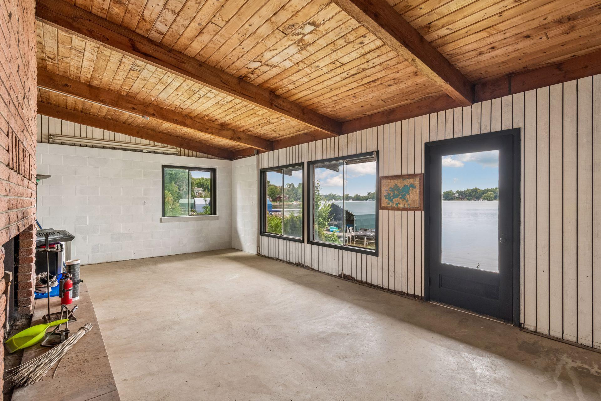 Tall ceilings and Large windows to capture the sunsets!