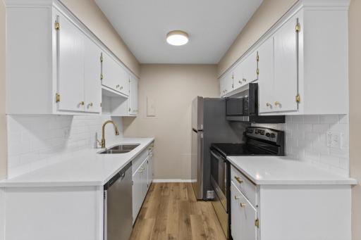 2730 Dale Street N, D305, Roseville, MN 55113