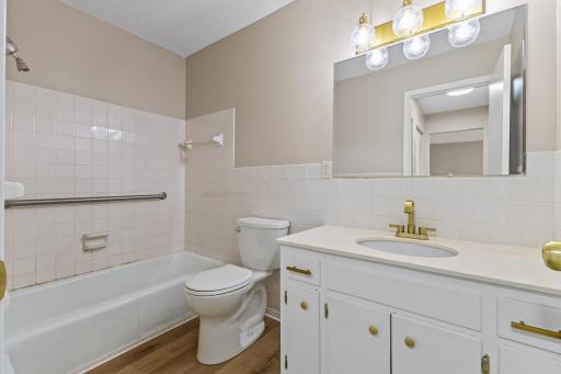 2730 Dale Street N, D305, Roseville, MN 55113