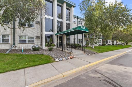 2730 Dale Street N, D305, Roseville, MN 55113